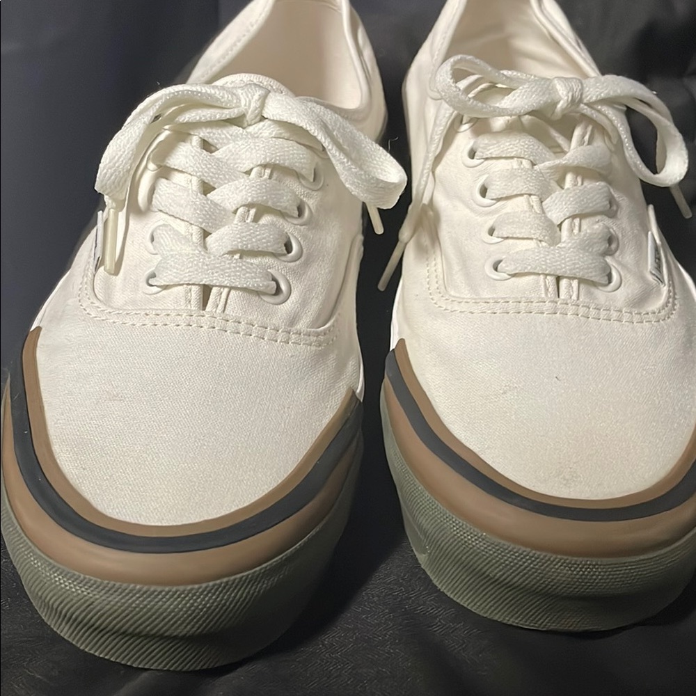 Vans White Sneakers with Canvas Upper and Sturdy Sole